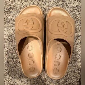 Interlocking logo platform rubber slides.